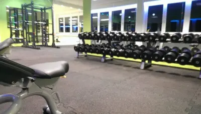 Elastischer gummiboden fitnessbode