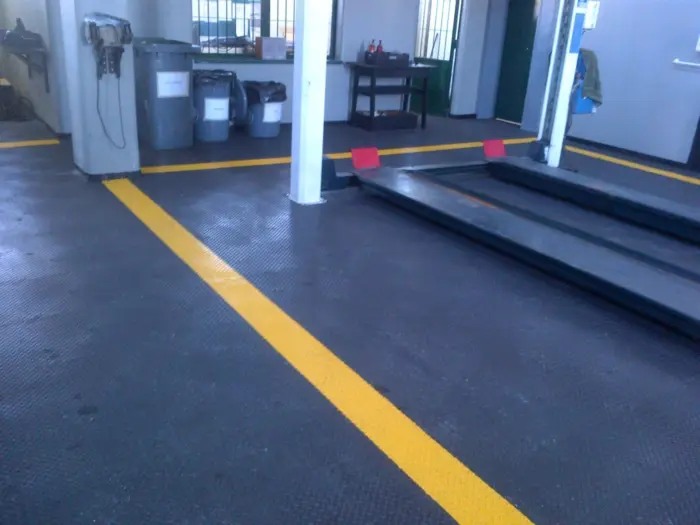 Industrieboden kfz boden werkstatt showroom standard pvc fliese platte garage 3