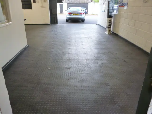 Industrieboden kfz boden werkstatt showroom standard pvc fliese platte produktion 14